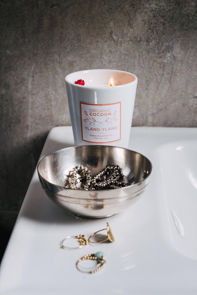 J-4!✨
Notre bougie fleurie à l’Ylang-Ylang vous accompagne dans votre salle de bain 🌸💦 #teasing #bougiefleurie #flowercandle #newad