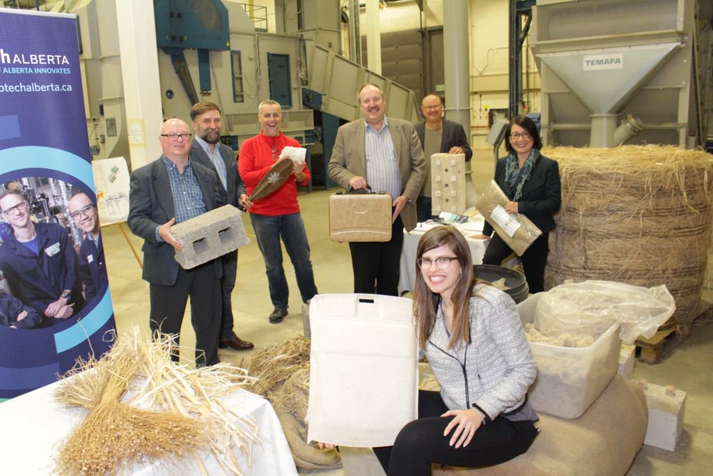 ABInnovates's tweet photo. The province is funding upgrades to #InnoTechAB's world-class #hemp fibre-processing plant to create opportunities for diversification and jobs in primary and value-added agriculture sectors. Learn why this facility is a critical bridge for industry: https://t.co/4J1y8cd9dz. https://t.co/sxixEtJ4Xz