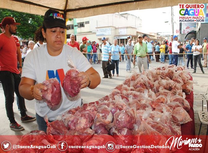 SucreAraguaGob's tweet photo. #PueblosIndigenasEnCongreso Con el firme propósito de respaldar las políticas socialistas y humanistas emanadas por @NicolasMaduro en operativo de venta supervisada Gobierno del Mcpio Sucre vendió más de 4000 kilogramos de carne al pueblo #TeQuieroCagua @MiriamPardoJ https://t.co/r19SdfF4w0
