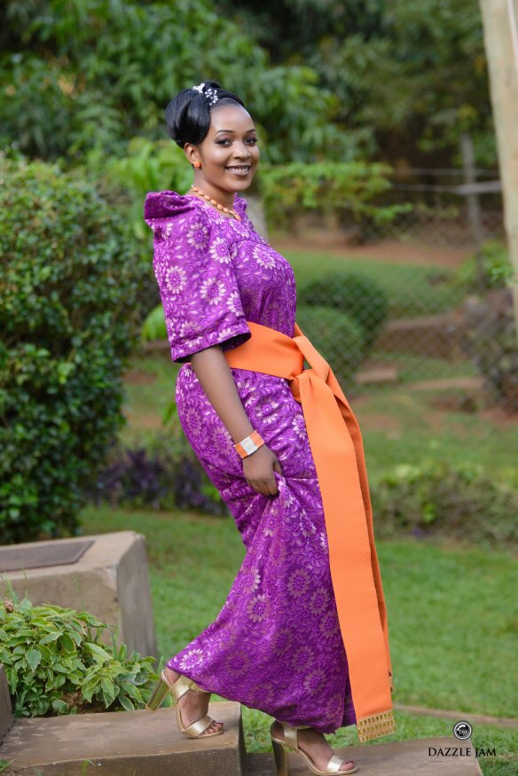 CKIG_1's tweet photo. That smile. Happy Bride. #Wedding #Cultural #Traditional #Bride #Weddingattire #Weddingguest #Guest #Hire #Alreadymade #Offtheshelf #Uganda #Kwanjula #Kuhinjira #Giveaway #UgandanWedding #Kukyala #Gomesi #AfricanBride #UgandanBride #Africanwedding 
#Weddingday #Africanbeauty https://t.co/Ore5wj2nul