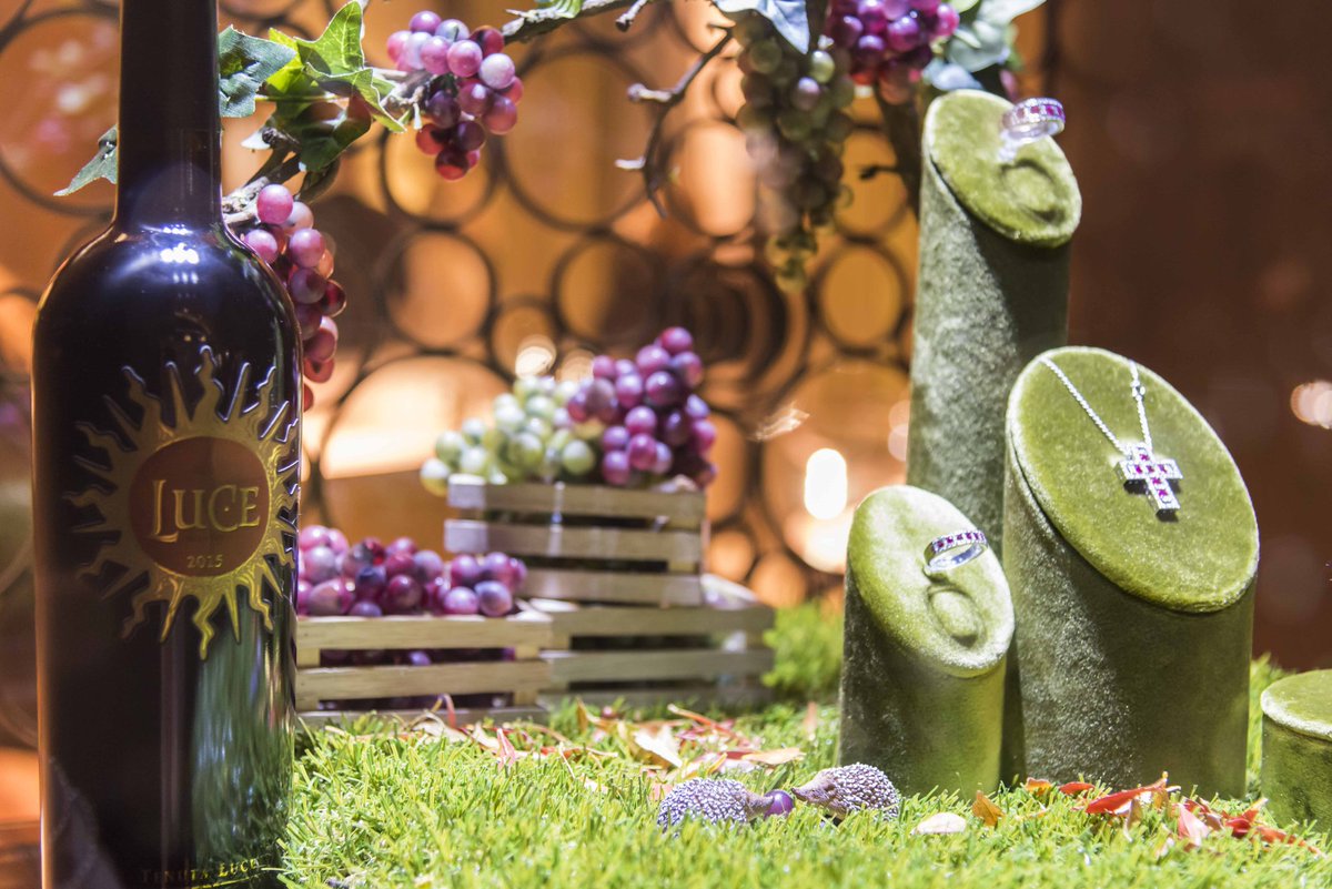 Da #TenutaLuce a #MontenapoleoneDistrict, #LaVendemmia2018 brilla nel segno di stile ed eleganza. E Luce risplende nella speciale cornice di <a href="/DamianiOfficial/">Damiani</a>. 
#LuceDellaVite #LuceLovers