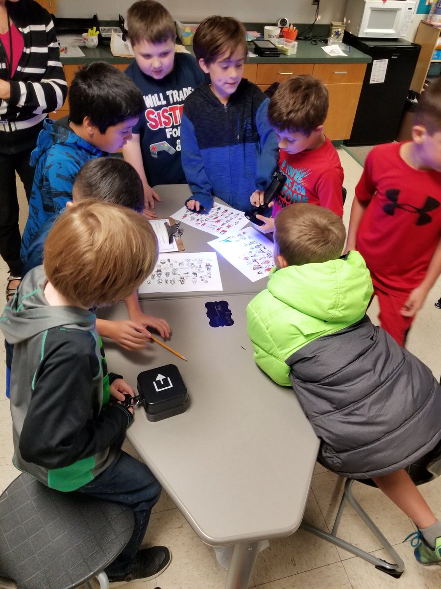 stephaniegravs's tweet image. Such a fun way to explore context clues! #breakoutedu #LegacyAES #aes3rd