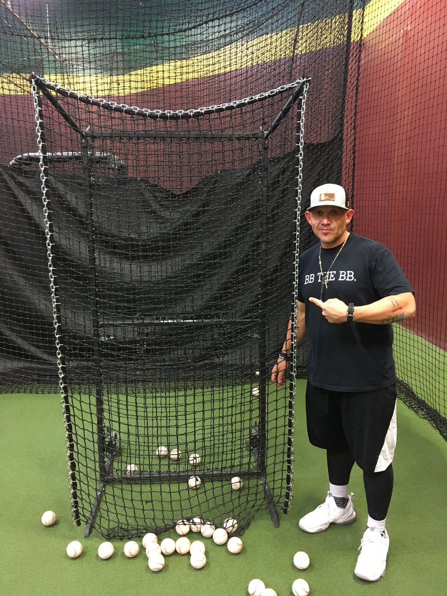 thevalleshield's tweet image. If you haven’t already, give @thehittingguy a follow. The guy is one of the best in the business. #hittingguyapproved #valleshield #safetyfirst #hitting #baseball #mlb #ultimateprotection #redefiningsafety #replaceyourscreen @thebsbking @thenaturalballplayer @ballplayernetwork