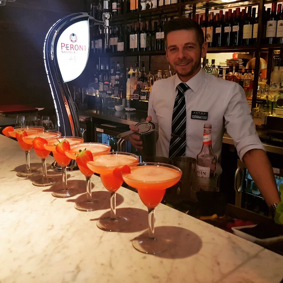 Its 5'oClock which means your out of office should be going on and its time to let us do all the hard work!

Weekend begins now and we can't wait..
Cocktails lined up at the ready! 
#Friday #Weekend #Fun #Cocktails