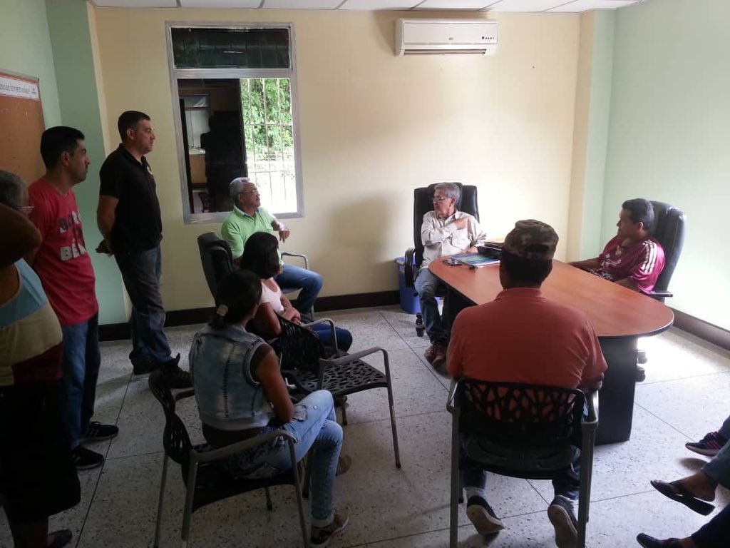 Autoridades de <a href="/Caimta/">CAIMTA</a> atienden a consejos comunales de #CampoAlegre y #ElCorozo ante critica situación de la vialidad.  @gobiernodeltachira @laidygomez comprometidos con nuestra gente.