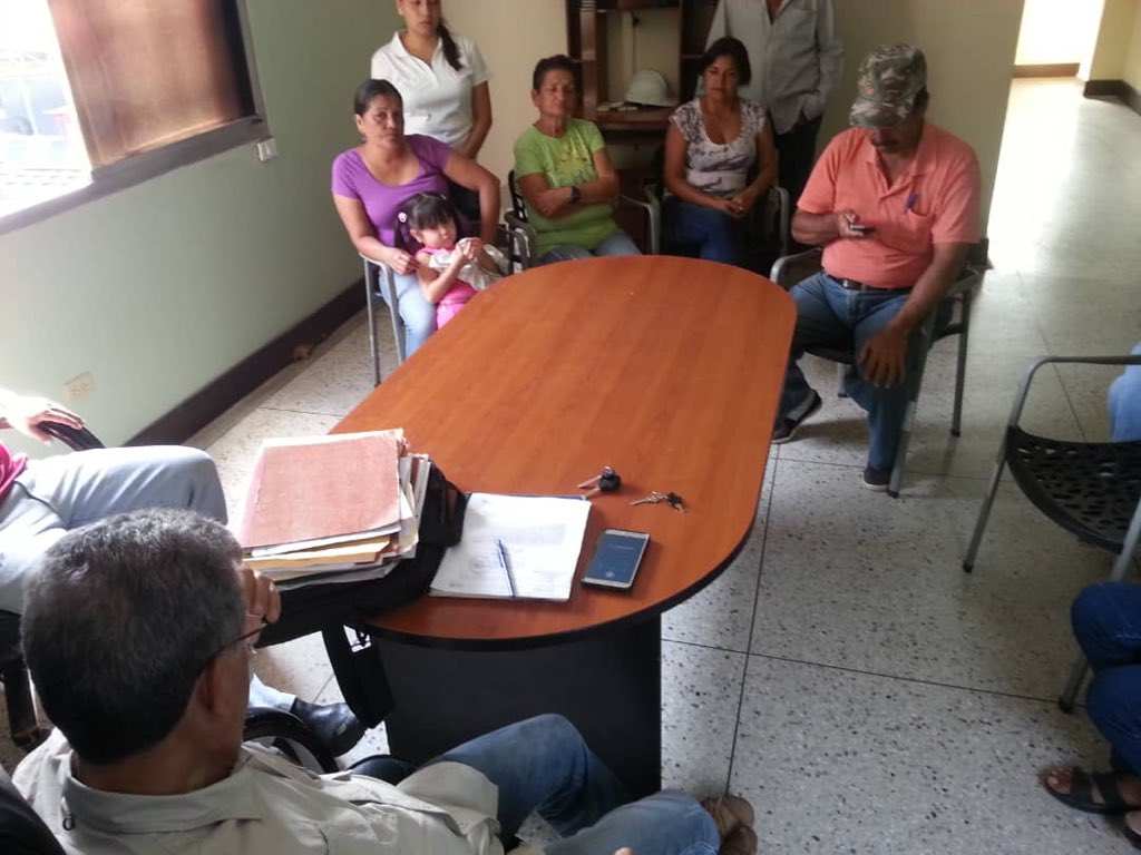 Caimta's tweet photo. Autoridades de @Caimta atienden a consejos comunales de #CampoAlegre y #ElCorozo ante critica situación de la vialidad.  @gobiernodeltachira @laidygomez comprometidos con nuestra gente. https://t.co/aHeC4FRC4P
