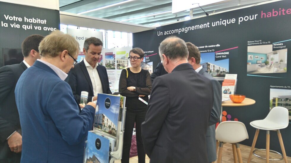 Avec les acteurs du logement au salon de l’immobilier. Avec plus de 5500 logements livrés en 2018, un record, la Métropole poursuit son développement. J’ai rappelé notre objectif : permettre à chacune et à chacun de se loger quelles que soient ses ressources. #Rennes