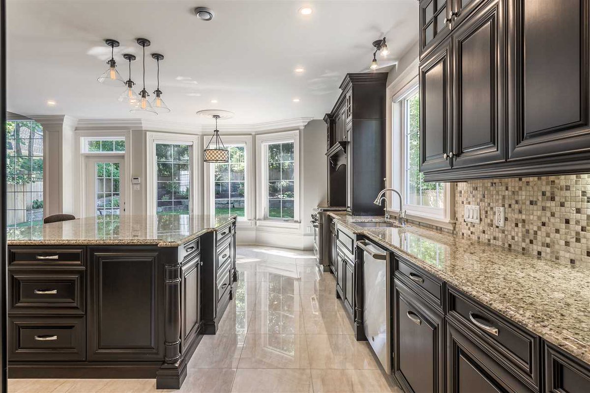 BryantRealty's tweet photo. Be prepared to be wowed -  this exquisite property will exceed all of your expectations! https://t.co/BS3WxwKeCB https://t.co/7jc1ztBPA8