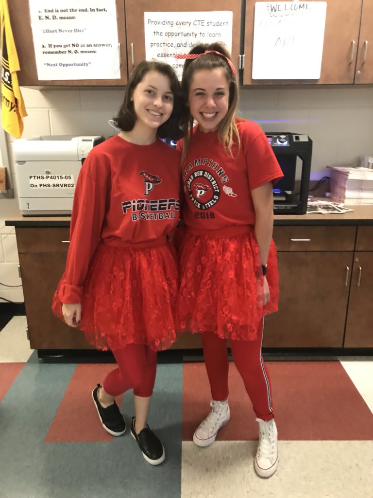 phsthecharge's tweet photo. Our Co Editor-in-Chief’s showing school sprit! ❤️❤️❤️ https://t.co/e28eVPZ7HY