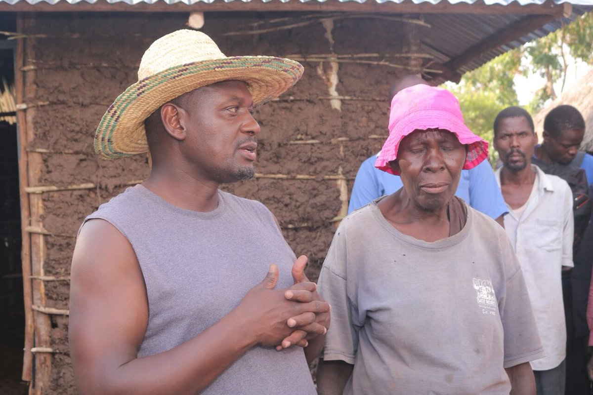 OAmollo's tweet photo. And later did the 23rd Ondoa Nyasi for Mama Daina Okello at Magombe Village. Took opportunity to present Solar Units to all the Widows for whom we have previously constructed. https://t.co/vryktarioS