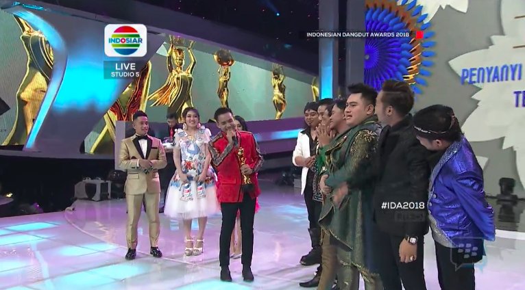 Yeaaayy selamat papa <a href="/FildanDa41/">Fildan Da4</a> menjadi penyanyi dangdut pria terpopuler #IDA2018!