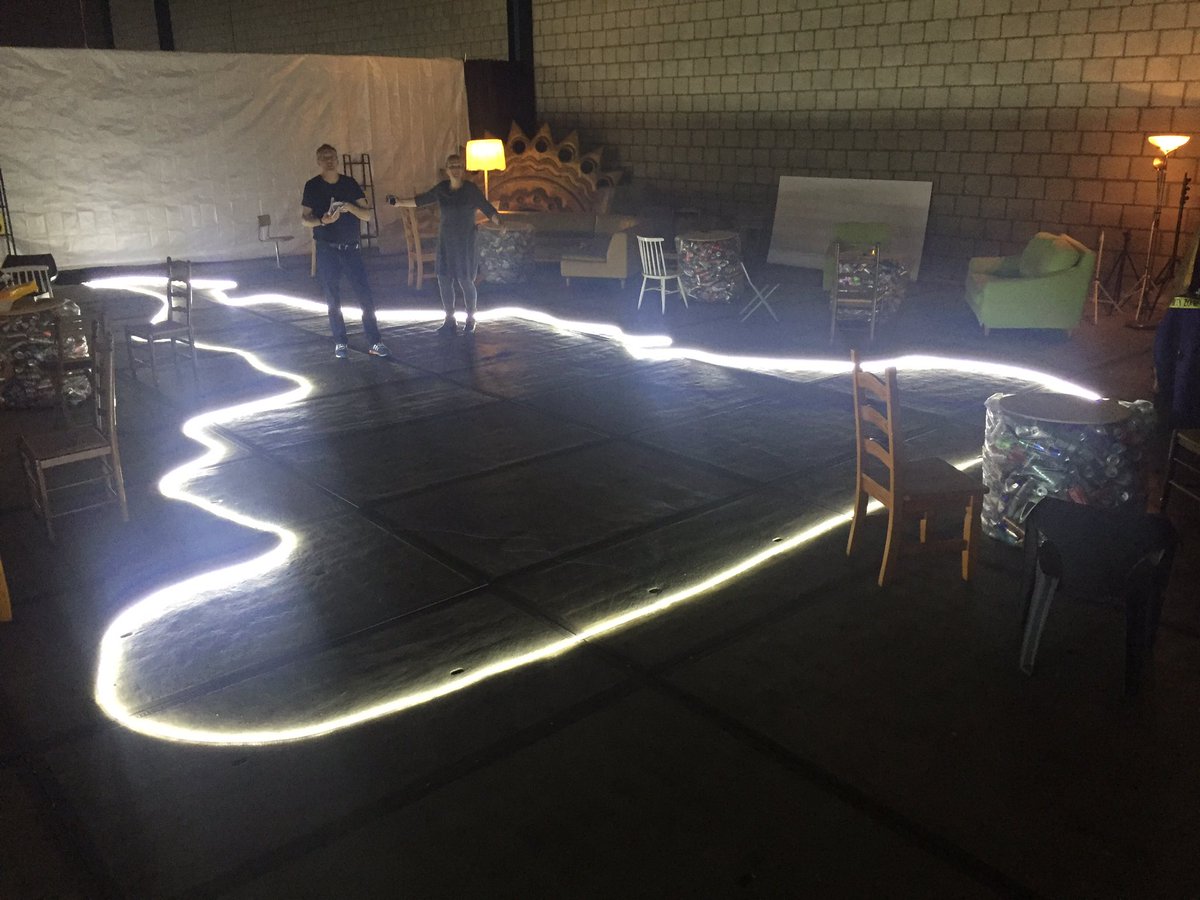 We gaan zo beginnen!   Wubbo <a href="/Ockels/">Wubbo Ockels</a> kan er niet bij zijn. Zijn vrouw is wel bij. 

Het geloof in 
Eén Aarde
Één Mensheid
Één Ik. 
Geloven dat jij een verschil kan maken! 

The Power of One

#pwr1 #duurzaamheid #verantwoordelijkheid #liefde