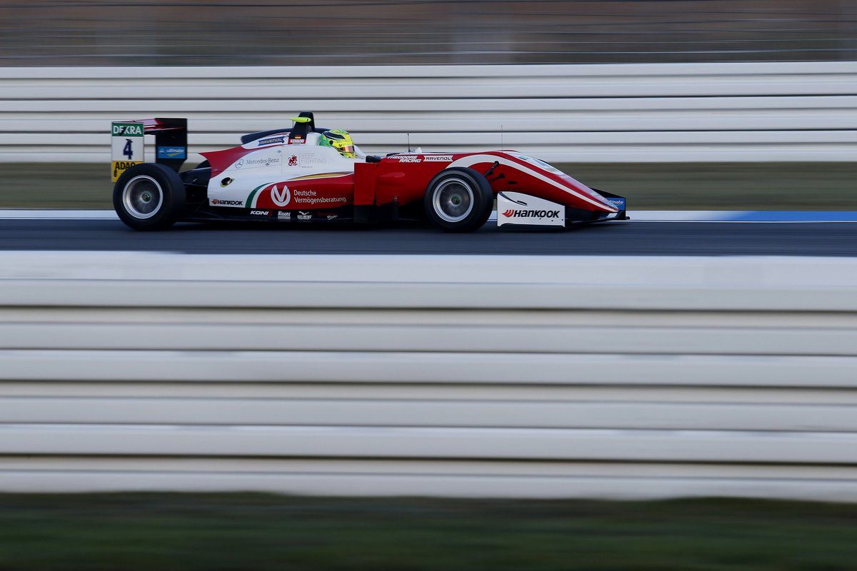es_Motorsport's tweet photo. Mick Schumacher saldrá 2º en las dos últimas carreras del campeonato 2018 de @fiaf3europe y @AlexPalou, en el top 5. Ticktum tendrá que remontar si quiere tener alguna opción https://t.co/g88IR7iL6e #F3 #EuroF3 #FIAF3 https://t.co/TlobCtIdiZ