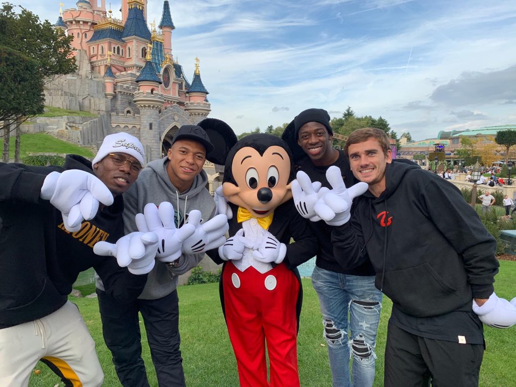 KMbappe's tweet image. Mickey Mouse &amp;amp; World Champions 🤟🏽 @disneylandparis