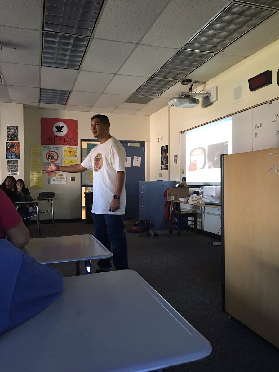 Great morning at #oxnardhighschool with Local author Martin Alberto Gonzalez of 21 Miles of Scenic Beauty... and then Oxnard: Counterstories and Testimonies. Super cool to see the community connecting with students. #oxnard #ouhsd
