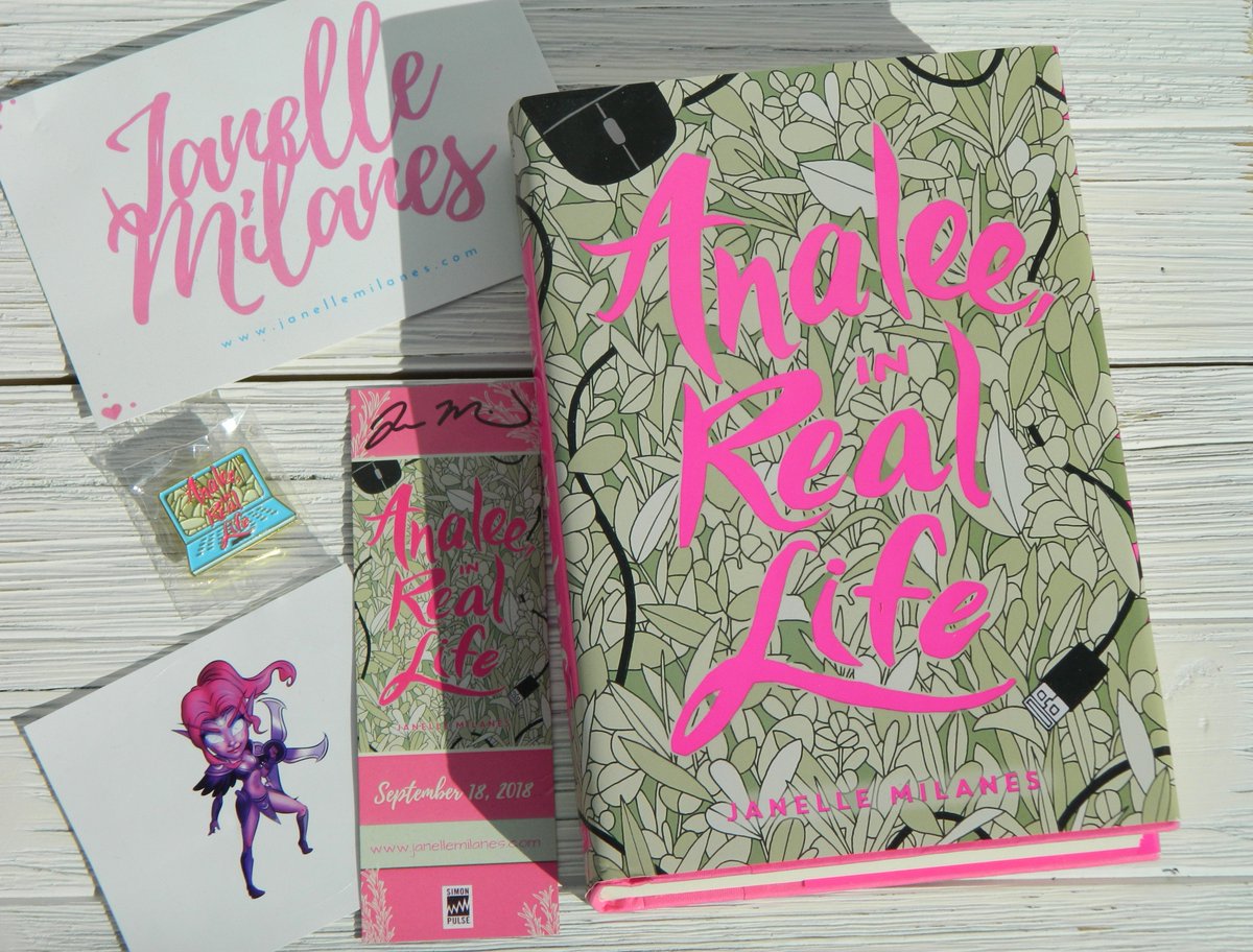 24hrYABookBlog's tweet photo. My Analee, In Real Life pre-order swag recently arrived!๐ Thanks so much @JanelleMilanes I love it!! ๐๐โจ๐น๏ธ๐
#AnaleeInRealLife #YAContemporary #YALit https://t.co/hr0Mxb5J4P