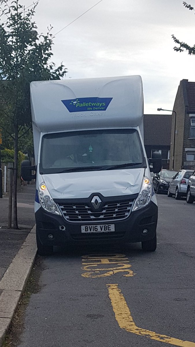 . <a href="/MPSWForest/">Waltham Forest MPS | North East BCU</a> <a href="/PalletwaysUK/">Palletways UK</a> What's wrong with this picture? Yes, it's one of your vehicles parked on the zigzags outside St Marys primary school E17 during restricted hours. Shameful disregard for childrens' safety. :-(