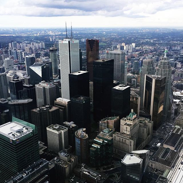 Lalaaprincessa's tweet photo. My Toronto chapter is almost at half-time 🇨🇦✈️🎓 with less than 2 months to go! 💫⚡️✨⁣
⁣
3,5 months are not enough to do all things on my to-do list (defo not the last time for me here in Toronto 🇨🇦⚡️). ⁣
I am still working on slowing down and not … https://t.co/GE3Mtd4ig2 https://t.co/dduw8Cfwe6