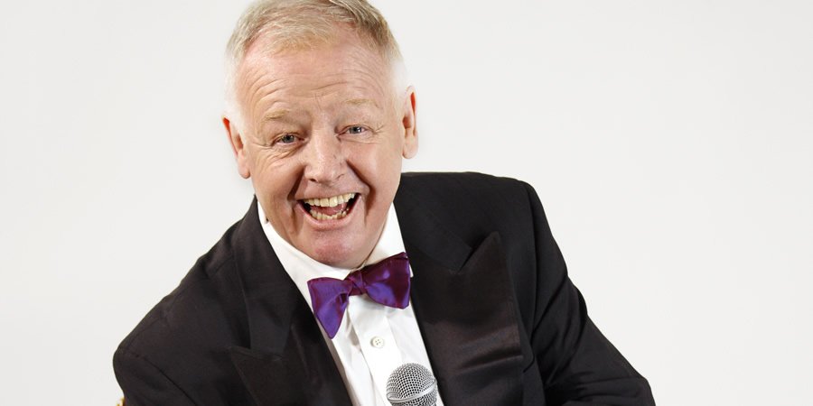 A very happy birthday to Les Dennis, who turns 65 today. 