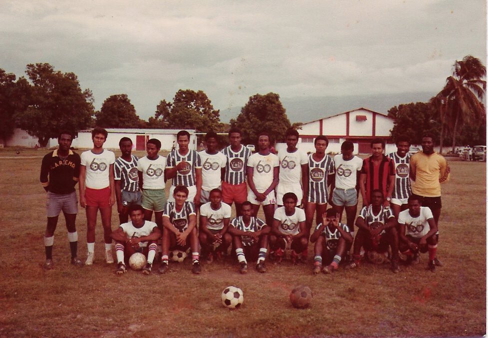 VACHAITI's tweet photo. Throwback! Kiyès ou rekonèt nan foto sa a? 👆🏽 https://t.co/heaovSzz5v