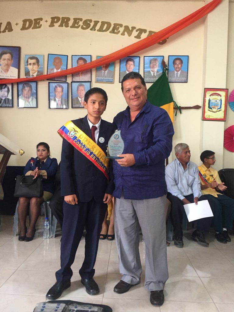 PicoPesantes's tweet photo. Con mucha alegría, compartimos con nuestros estudiantes, docentes y padres de familia de la EEB “Mercedes González de Moscoso” de la parroquia Chanduy. Seguimos trabajando por la Educación.
Vicente Pesantes. https://t.co/LaLTSOfwK9