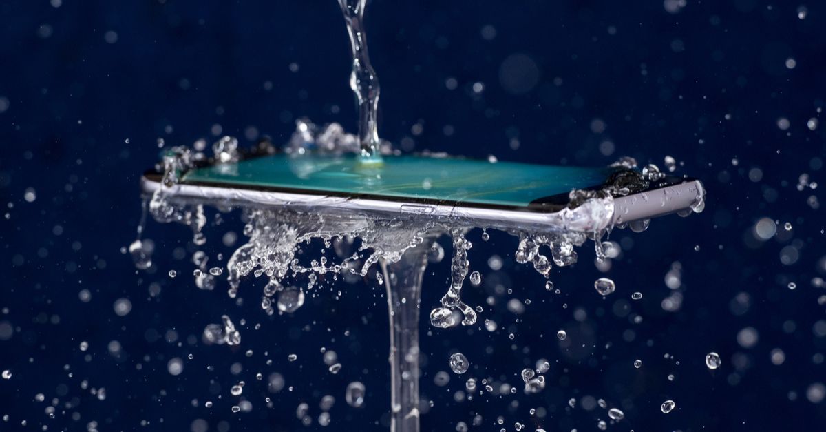 FixitMobileRep's tweet photo. Pop quiz! What’s the most frequent repair of a smartphone? Write your comments below, and we will select three of the winning comments to receive free waterproofing for their smartphones at any of our locations.
#FixitMobileRep #SmartphoneTips #Protection #Repair https://t.co/D3eRvR3gTT
