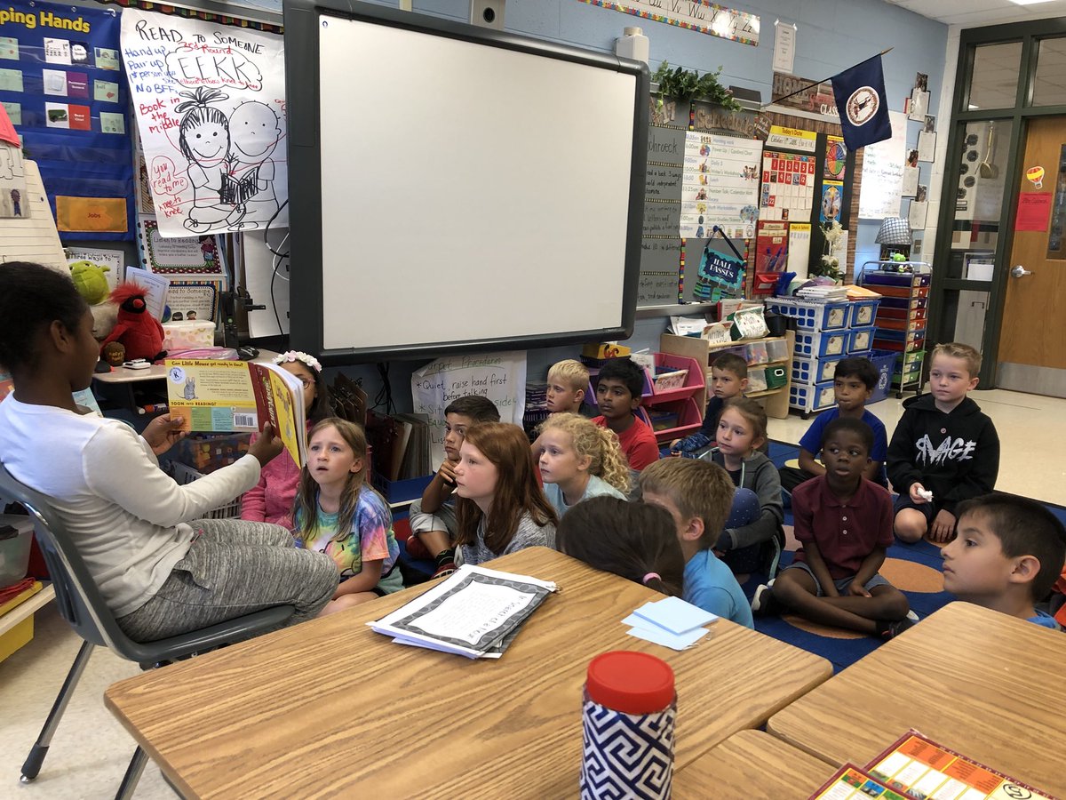 “Be Proud, Read Aloud!” Great reading today, Lexie!!! <a href="/SeldensLanding/">seldens.landing.es</a> #sel19 #secondgraderocks