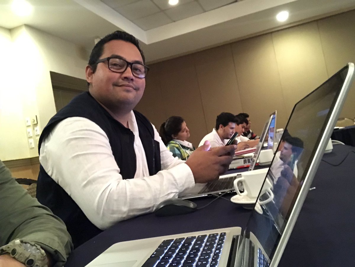 luismroldan's tweet photo. #LaPaz El chico del momento @GioCarlosMx era agua negra o no? #periodismoBajaSur @ConsuladoUSATJ  Taller de periodismo #CapacityReport https://t.co/trs91jcwyQ