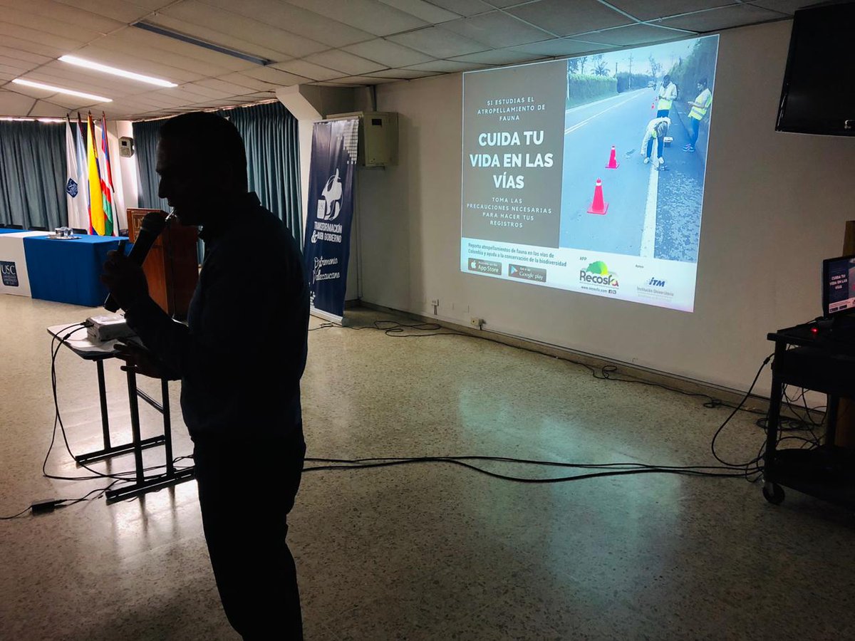 recosfa's tweet photo. Continúa Juan Carlos Jaramillo Fayad, del @ITM_Medellin hablando de cómo se obtienen y procesan los registros atropellamiento y cuál es su importancia. Además se realizará una práctica con la aplicación #RECOSFA
#RoadEcology #EcologíaDeCarreteras https://t.co/QglkL6ZqAi