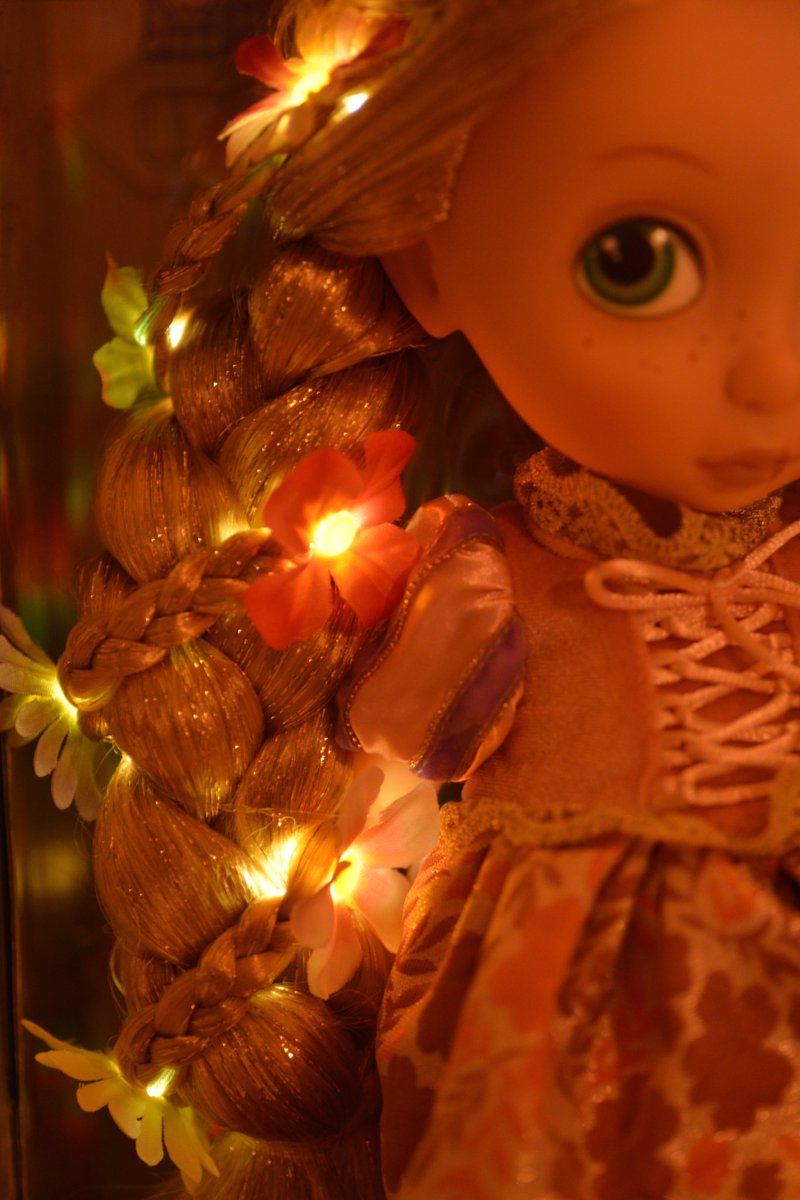 AurumUsagi's tweet image. And here&apos;s Animators&apos; SE Rapunzel gleaming and glowing like the precious flower she is.

Lens: Tamron SP 90mm f/2.8 1:1 172e 

#DisneyAnimatorsCollection #AnimatorsCollection #AnimatorsCollectionDolls #AnimatorsCollectionSpecialEdition #AnimatorsRapunzelSE