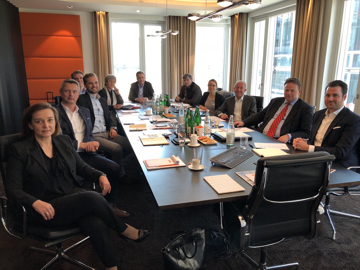 JanSchmelzle's tweet photo. #Qualität und #Ethik in #Franchisesystemen - produktiver Austausch zu #Partnermanagement bei @HannoverDahler mit @Franchiseanwalt @SYNCONfranchise @DFVBerlin #promedica @bodystreet und weiteren Mitgliedern im @DFVBerlin https://t.co/SihCHHpOnJ