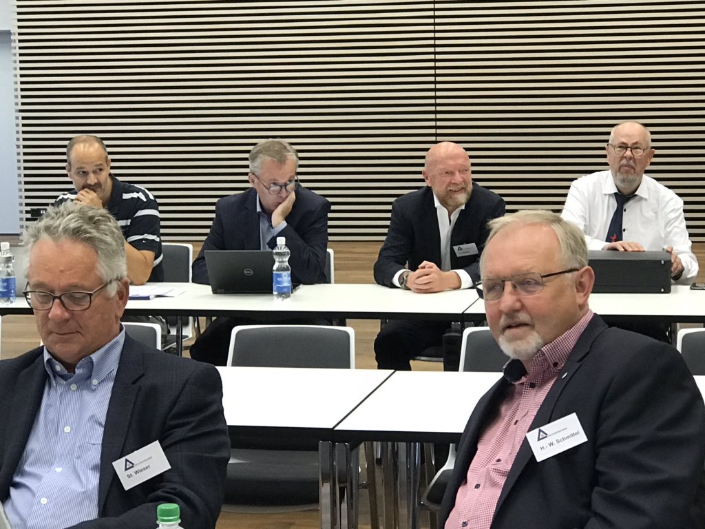 Pierre_Meier's tweet image. #Entscheider-#Werkstatt @SchulthessNews #EWZH18, Ko-Moderator @qhit: Nicht mehr #gesetzliche #Rahmenbedingungen und #Regularien stehen im Mittelpunkt der Diskussion, sondern die eigeninitiierte #Dekonstruktion #medizinischer #Prozesse!