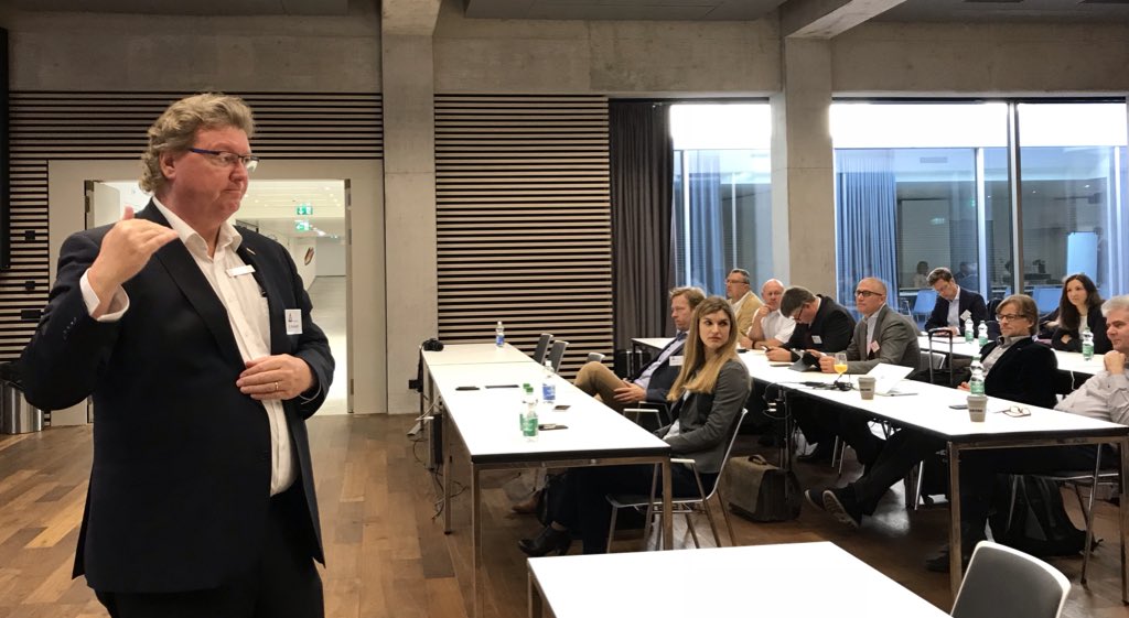 Pierre_Meier's tweet image. #Entscheider-#Werkstatt @SchulthessNews #EWZH18, Ko-Moderator @qhit: Nicht mehr #gesetzliche #Rahmenbedingungen und #Regularien stehen im Mittelpunkt der Diskussion, sondern die eigeninitiierte #Dekonstruktion #medizinischer #Prozesse!