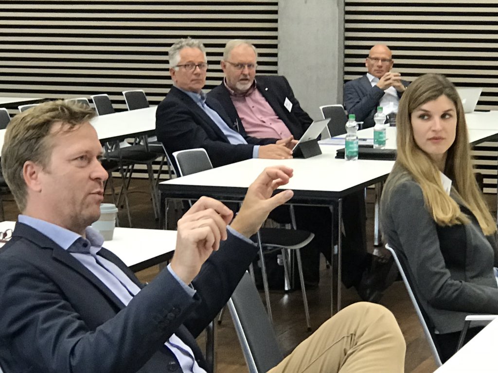 Pierre_Meier's tweet image. #Entscheider-#Werkstatt @SchulthessNews #EWZH18, Ko-Moderator @qhit: Nicht mehr #gesetzliche #Rahmenbedingungen und #Regularien stehen im Mittelpunkt der Diskussion, sondern die eigeninitiierte #Dekonstruktion #medizinischer #Prozesse!