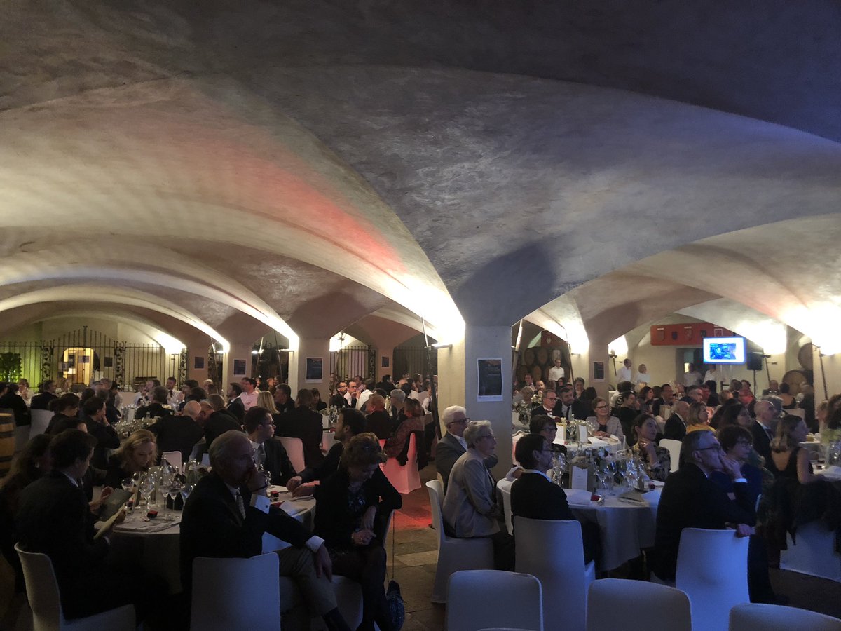 SebastienMirek's tweet image. 1ère édition du gala du @CHUDijon sur la #simulationNumerique en #Sante une vraie réussite! 
Vers un nouvel apprentissage de la #Medecine 🏥💻👨‍⚕️👩‍🔬
#JamaisLaPremiereFoisSurLePatient 
Merci aux convives, artistes et élus et aux partenaires présents @Twin_Medical &amp;amp; @SimforHealth