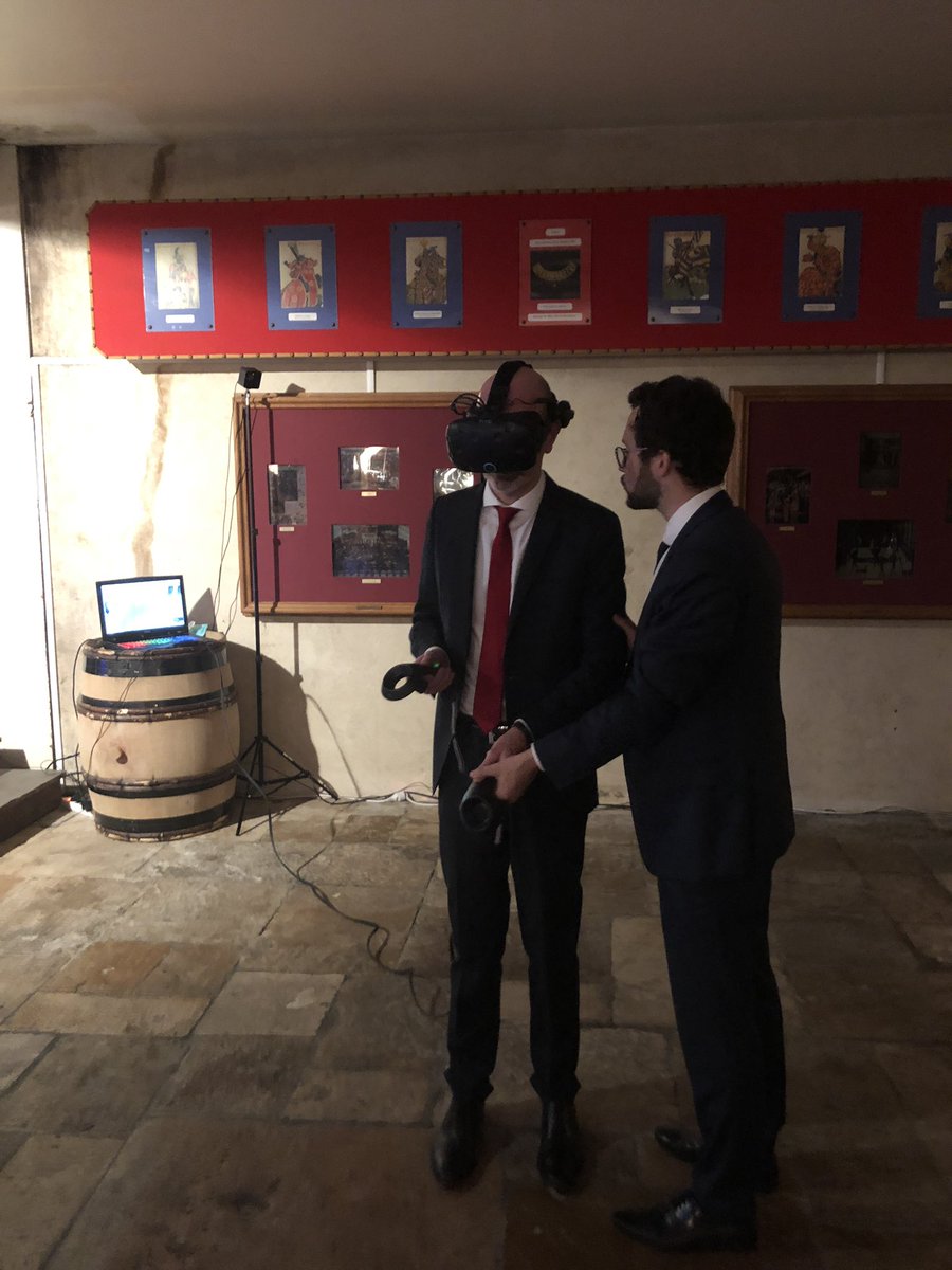 SebastienMirek's tweet image. 1ère édition du gala du @CHUDijon sur la #simulationNumerique en #Sante une vraie réussite! 
Vers un nouvel apprentissage de la #Medecine 🏥💻👨‍⚕️👩‍🔬
#JamaisLaPremiereFoisSurLePatient 
Merci aux convives, artistes et élus et aux partenaires présents @Twin_Medical &amp;amp; @SimforHealth