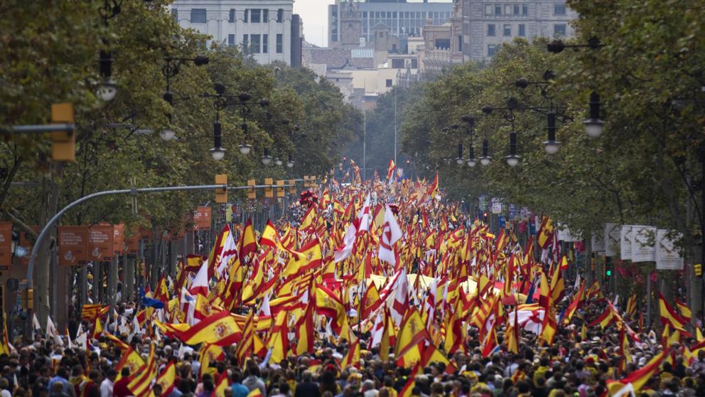 LaVanguardia's tweet photo. La imagen de la discordia, un efecto óptico deriva en una polémica en redes sociales sobre una imagen utilizada por ‘La Vanguardia’ https://t.co/DmT3xCGyHf https://t.co/Ghg5XYdqdv