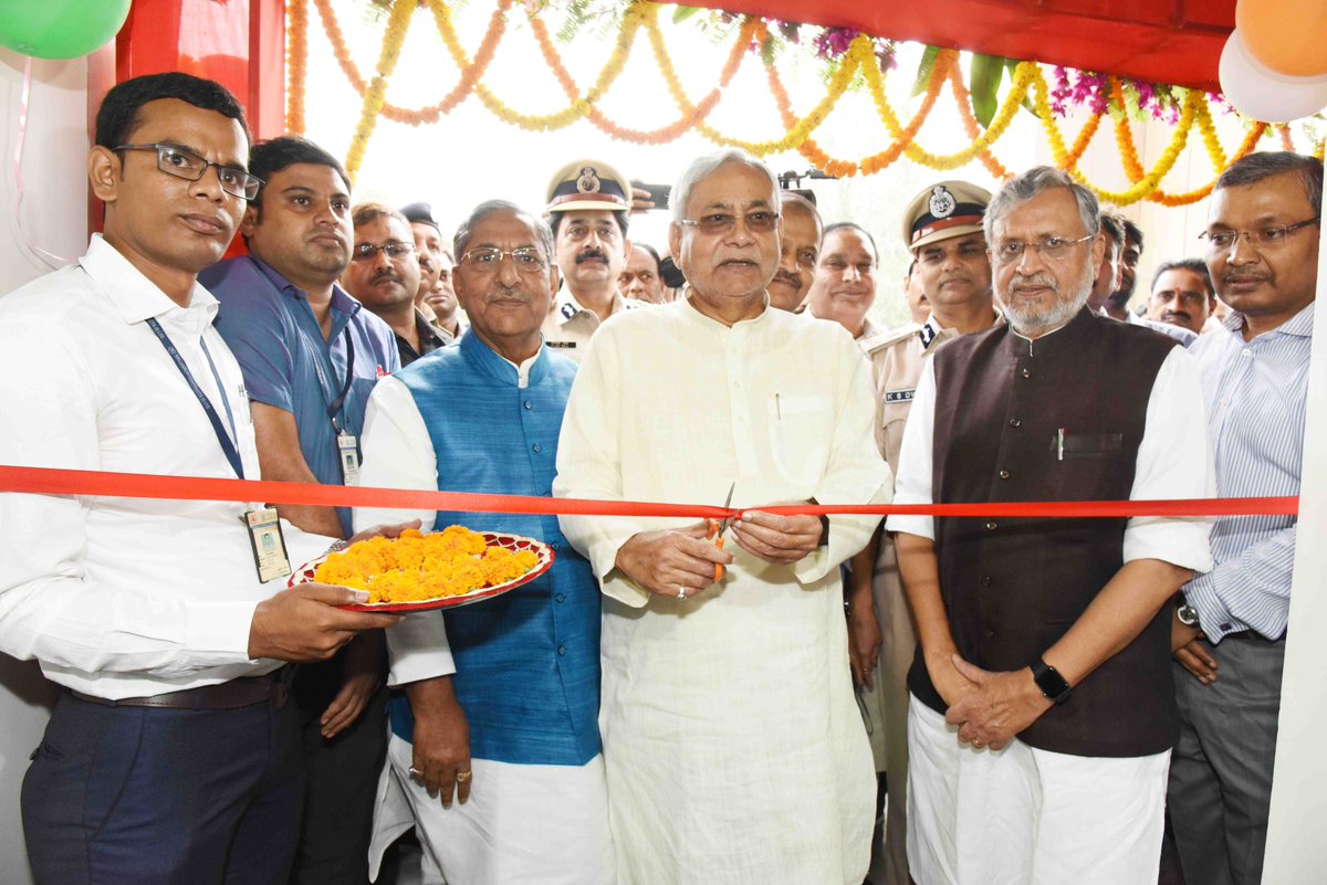 NitishKumar's tweet image. पटना के जवाहर लाल नेहरू मार्ग स्थित ‘सरदार पटेल भवन’ का उद्घाटन करते हुए।

tinyurl.com/ybegpd2a