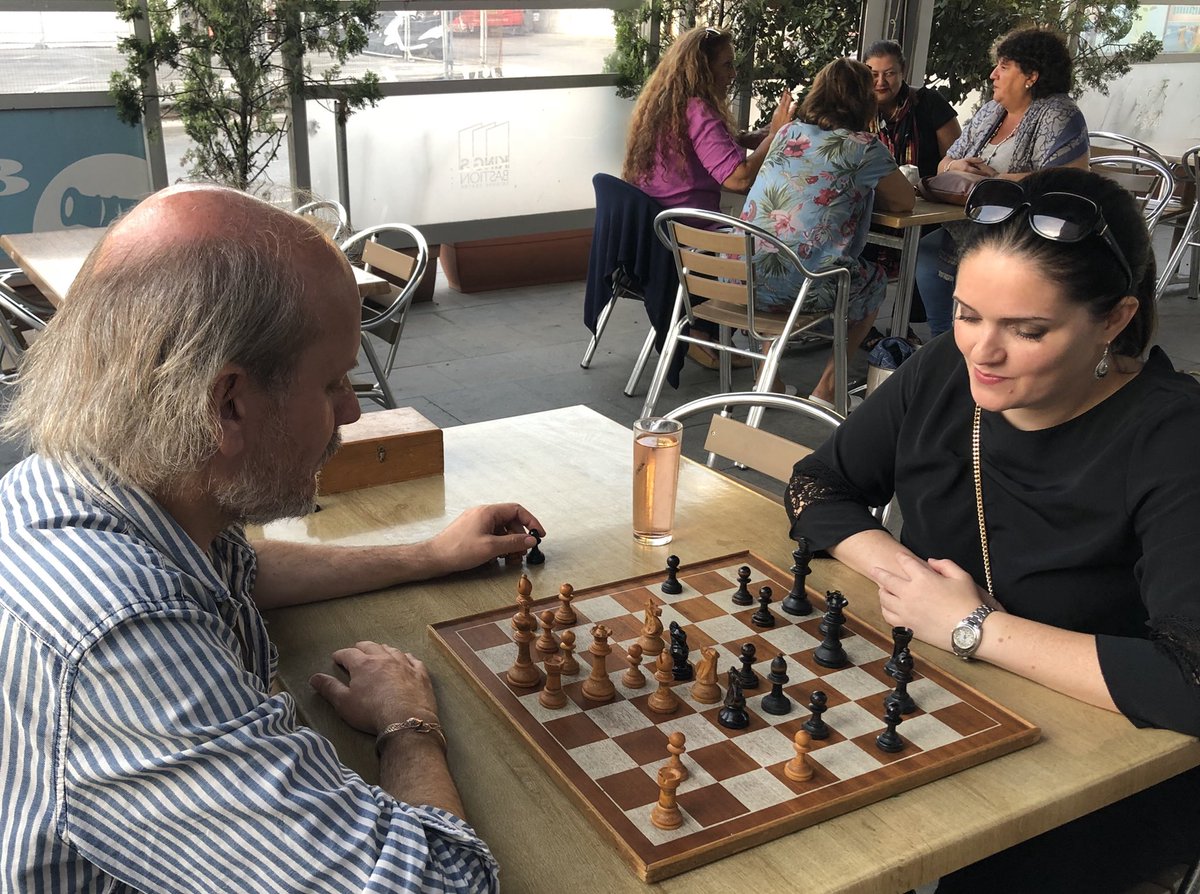 Scotontherock5's tweet image. Played some great chess with my friend @stuthefox earlier! What better way to spend a Friday evening ;-) #ChessAddict