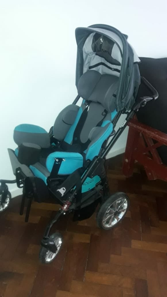 HernanSisto's tweet image. Seguimos buscando un Cochecito para ñiño discapacitado bingo hoggi para encefalopatia que tenga posiciones, módulos, separador de piernas, cabezal, pechera y módulo para espalda. Lionel mide 1.35 m, pesa 19 kg, tiene 20 años y no puede moverse. DIFUNDIR. Comunicarse conmigo x acá