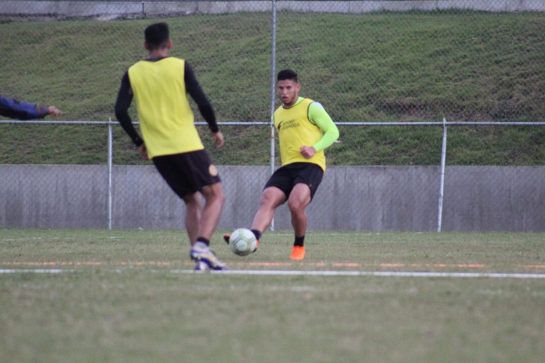 AMatosNews's tweet photo. Ha sido una semana importante de trabajo para @anthony5gabriel y su equipo. El próximo miércoles se estarán enfrentando en condición de visitantes al Dvo. Lara 🔥🔥🔥 El objetivo sigue siendo el mismo 🏆 https://t.co/fJ1MfInYee