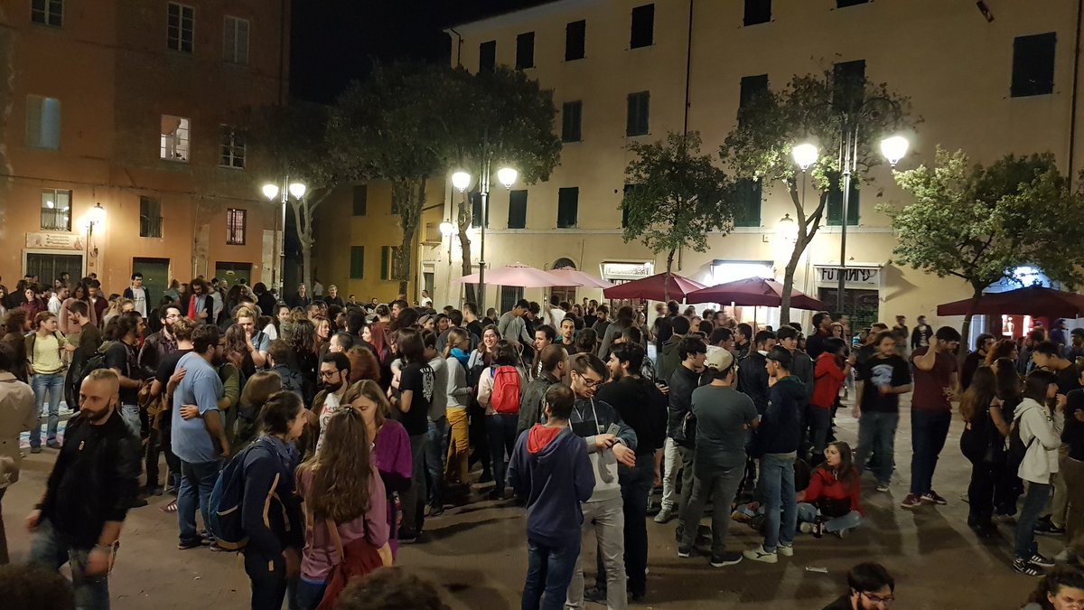 exploitpisa's tweet image. L&apos;amministrazione leghista di Conti vieta di sederci per terra e bere alcool dopo le 21? Noi rispondiamo con una street parade che attraverserá la città tra pochissimo.

Se non ci sediamo, siamo in movimento!

#sederiliberi #riprendiamocipisa
