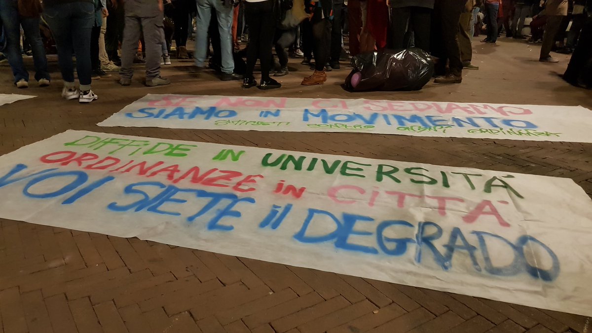 exploitpisa's tweet image. L&apos;amministrazione leghista di Conti vieta di sederci per terra e bere alcool dopo le 21? Noi rispondiamo con una street parade che attraverserá la città tra pochissimo.

Se non ci sediamo, siamo in movimento!

#sederiliberi #riprendiamocipisa