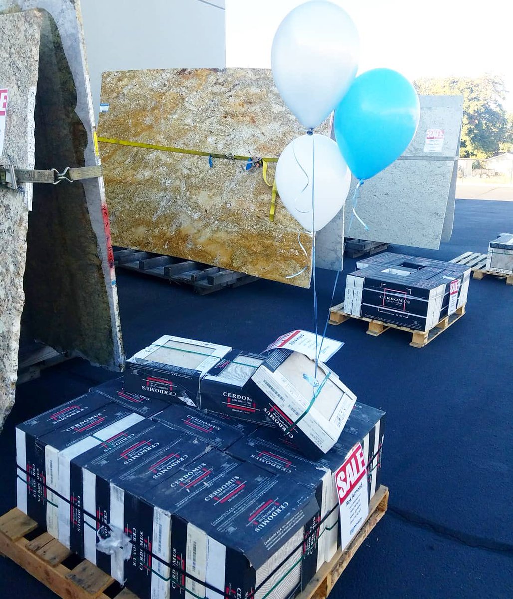 Medfordbedro's tweet photo. Come check out our parking lot sale! Going on today til 430 and opening back up tomorrow 10am-2pm 😍🤗😊
@BedrosiansTile https://t.co/nQUzWKgw6T