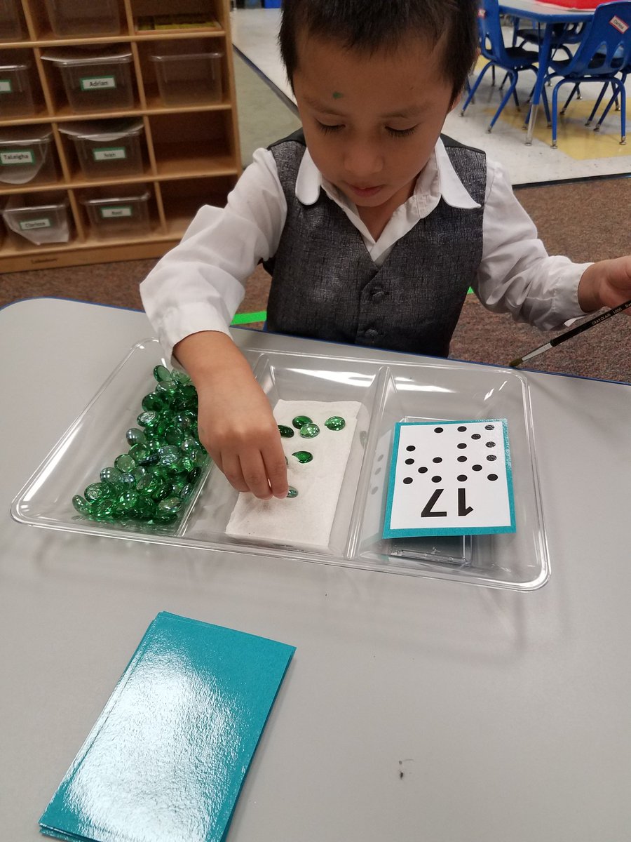 PreKRocketeers's tweet photo. Gem counting! Flip over a card, state the number, paint the number in the sand, and then count out that many gems to place in the sand! #numeral&amp;quantityconnection #looseparts https://t.co/Lq5ZqVOX3Y