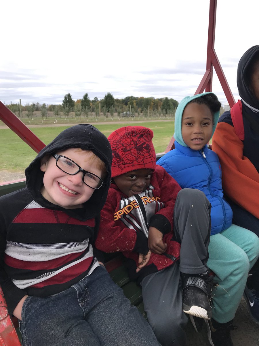 Ms_Hultgren's tweet photo. Even though it was chilly, our Kindergarten field trip to the Apple Orchard was a success! All smiles for cider, donuts, and pumpkins! 🍎🍩🍂 @Poupard_Dragons @GPSchools https://t.co/FbOhacSmyk