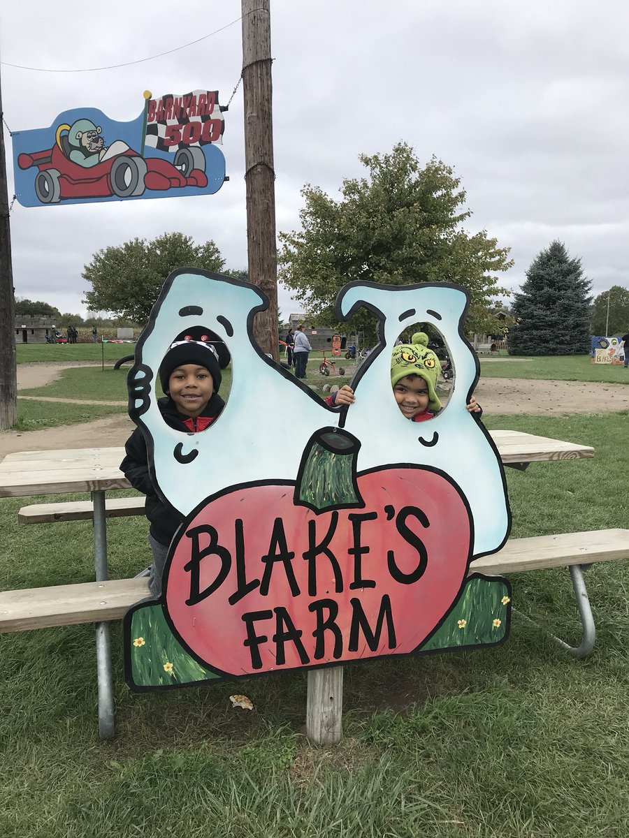 Ms_Hultgren's tweet photo. Even though it was chilly, our Kindergarten field trip to the Apple Orchard was a success! All smiles for cider, donuts, and pumpkins! 🍎🍩🍂 @Poupard_Dragons @GPSchools https://t.co/FbOhacSmyk