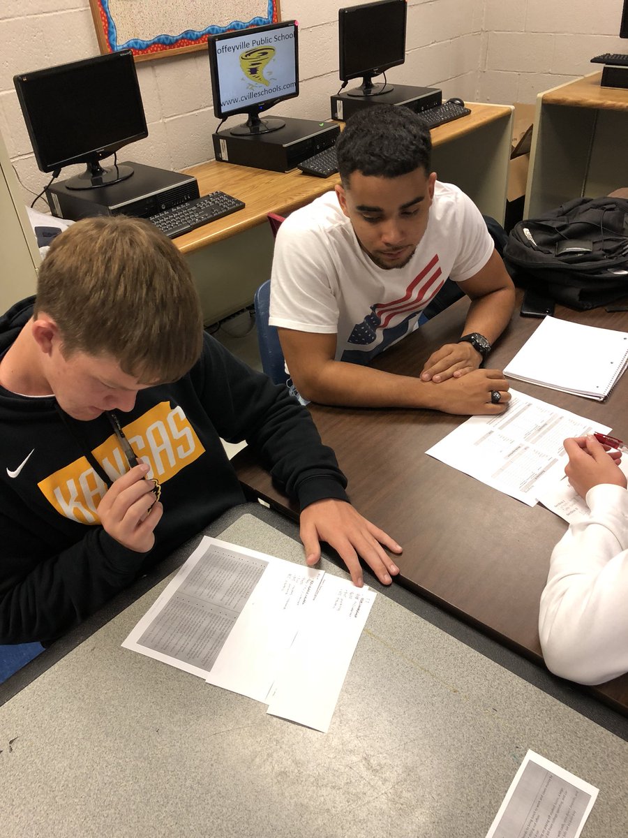 AbbottBusiness's tweet photo. A few pictures of personal finance having some fun planning out their roommate agreements and budget. https://t.co/SwewQzuMhI