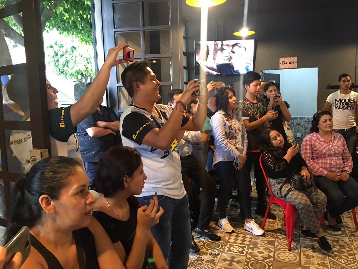 LaMejorFmLeon's tweet photo. #LosCapis cantando para sus fans en Restaurant La Hacienda de San Juan de Dios https://t.co/rswAARV8Nj