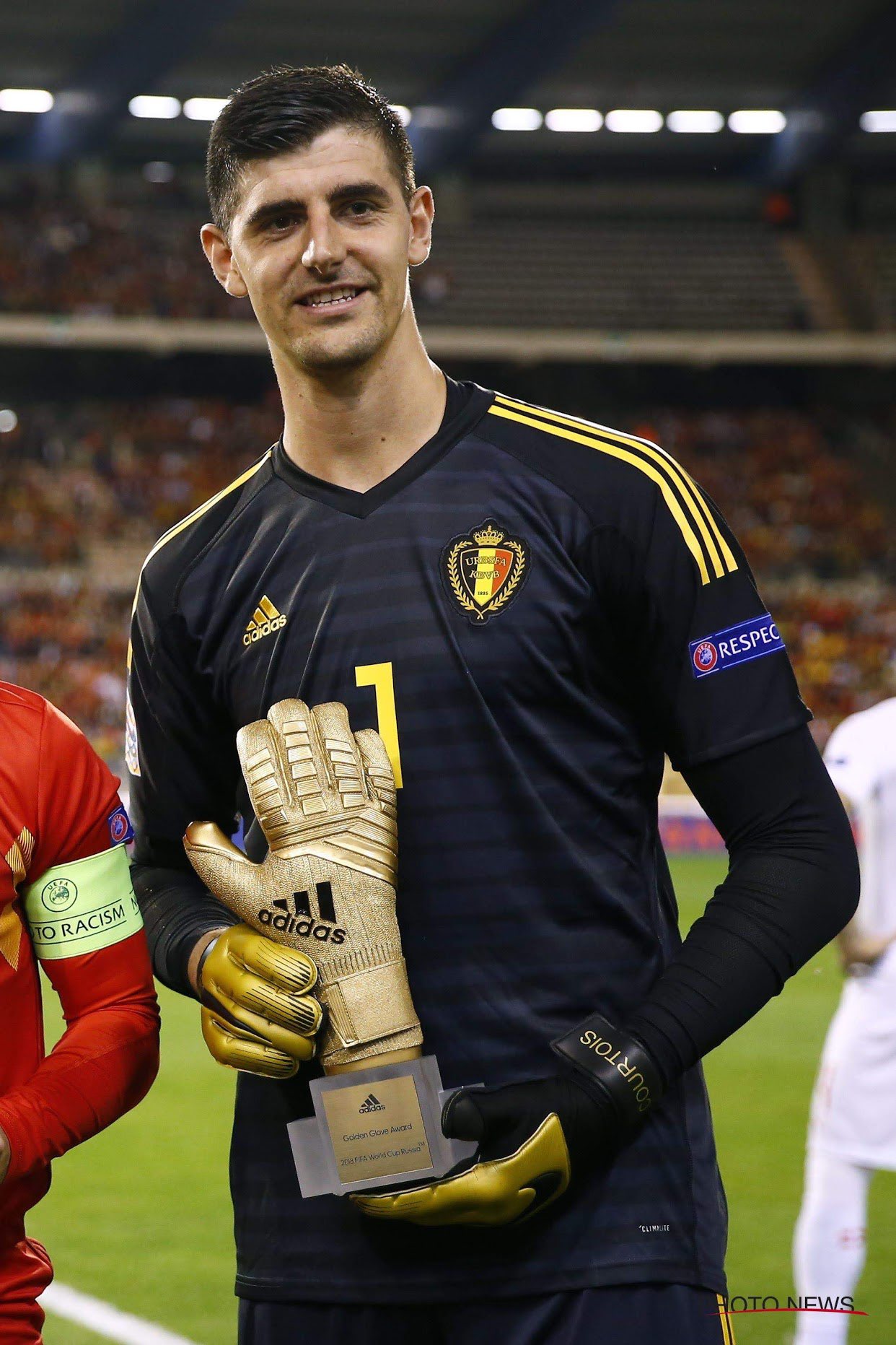 Thibaut Courtois on Twitter: "Proud moment to receive my golden glove from the World Cup in ...